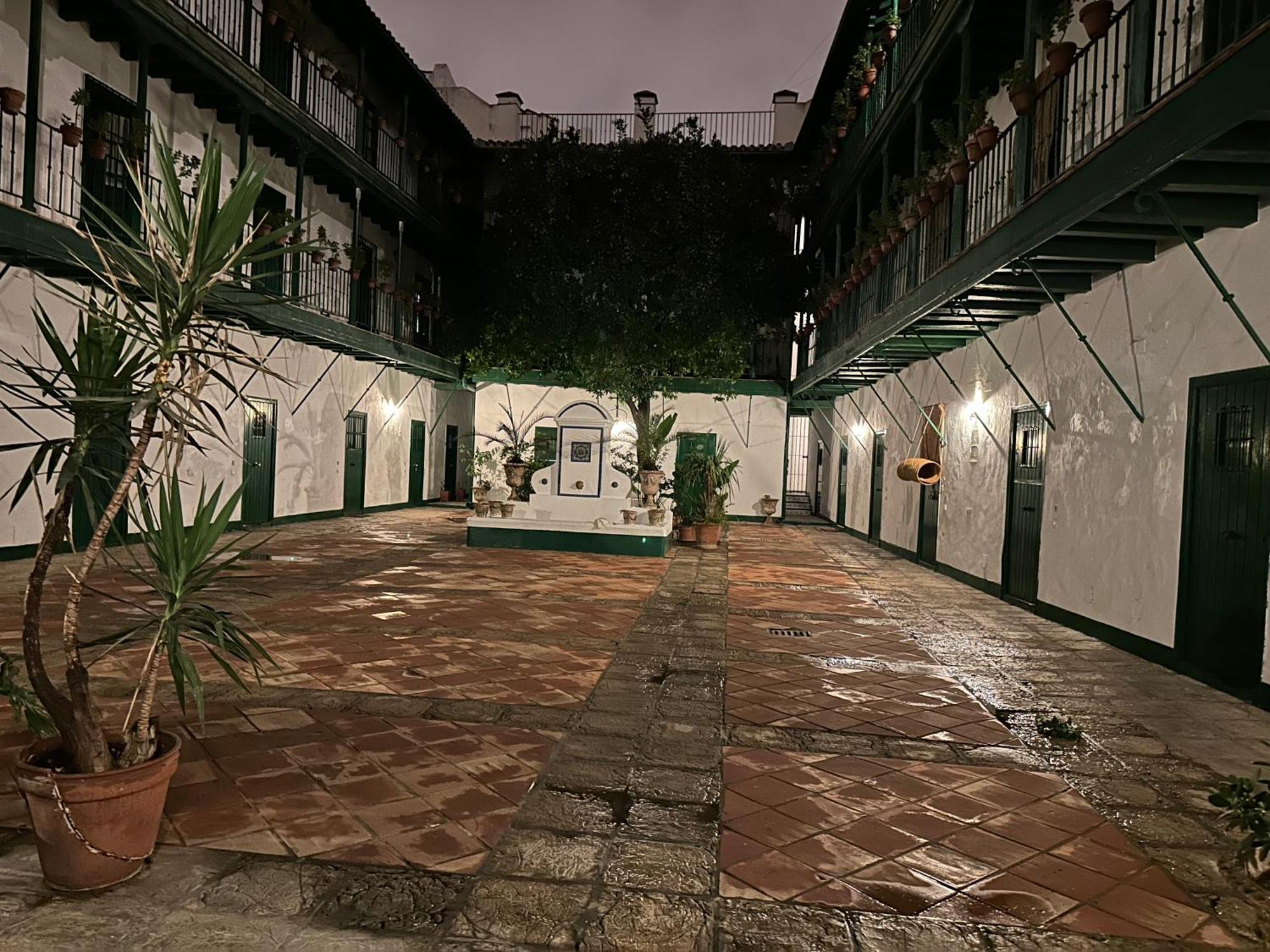 Casa Duque Compartida Familiar 1-habitacion Con Bano Propio Alloggio in famiglia Siviglia